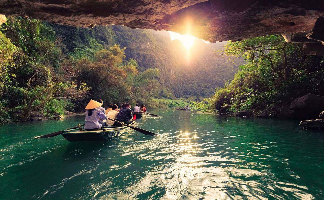 Hoàng hôn ở Tràng An đẹp như một bức tranh 