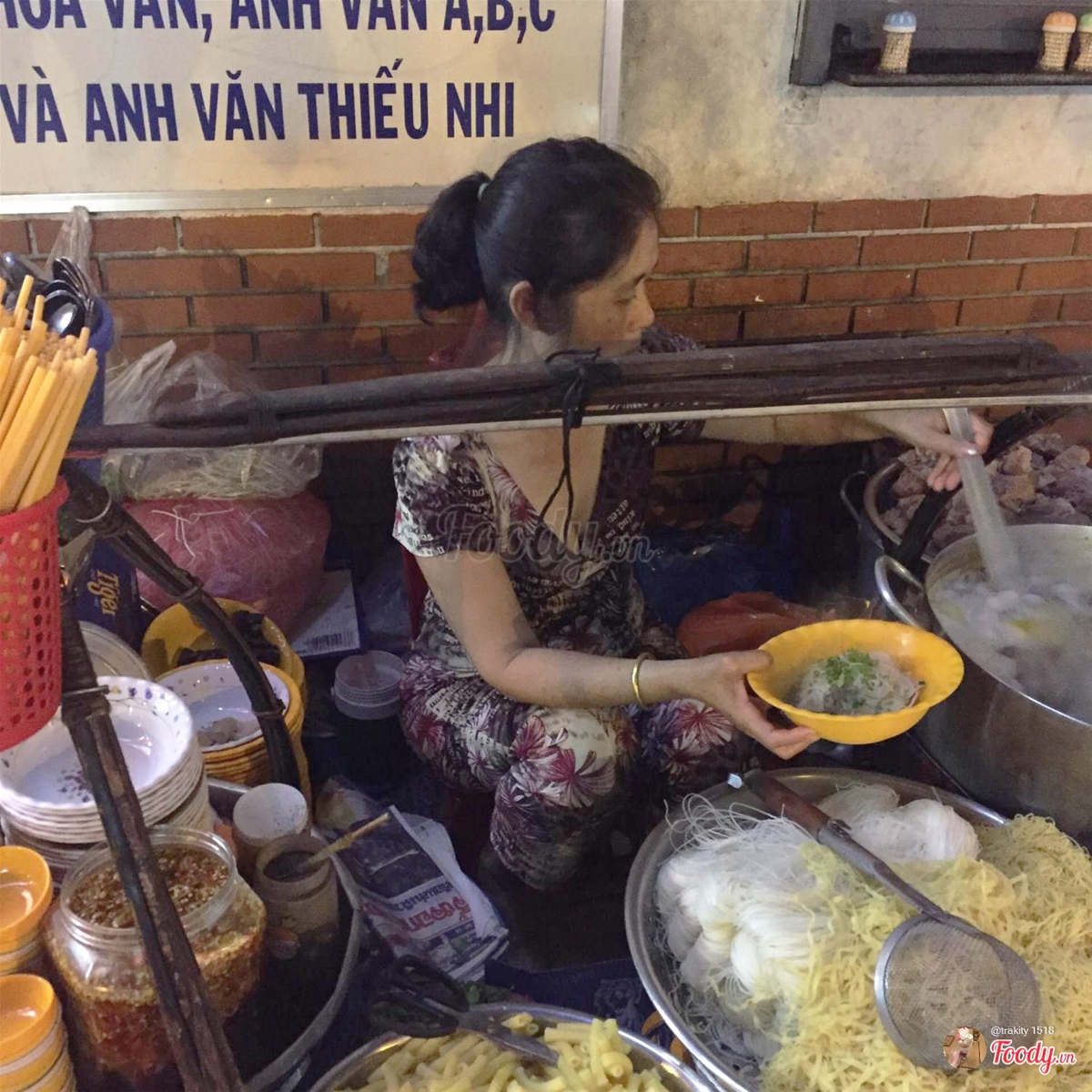 Quán bánh canh vỉa hè có tuổi đời gần 3 thập kỷ