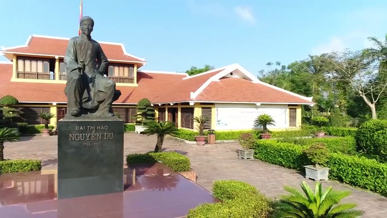 Tượng đài tưởng niệm Đại thi hào Nguyễn Du